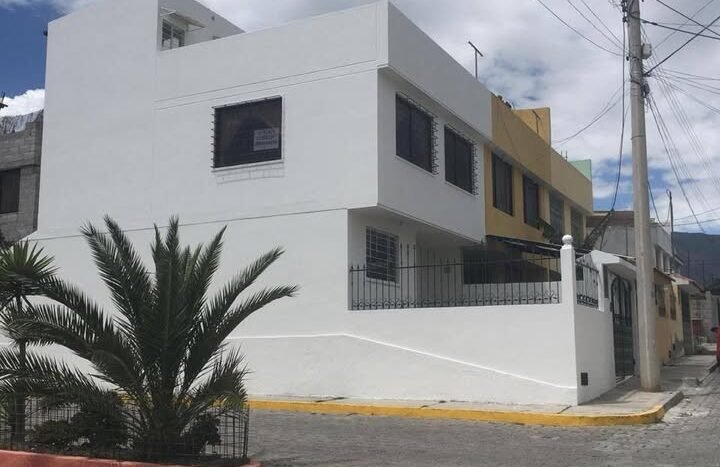 Casa en Venta en Rumicucho – Excelente Estado, Cerca de la Mitad del Mundo