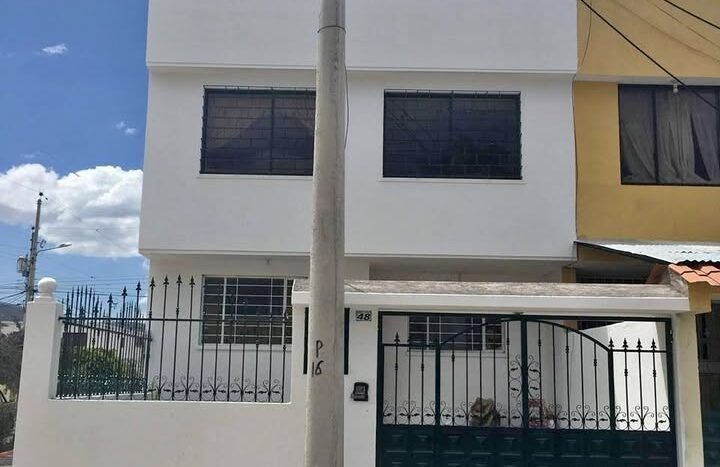 Casa en Venta en Rumicucho – Excelente Estado, Cerca de la Mitad del Mundo